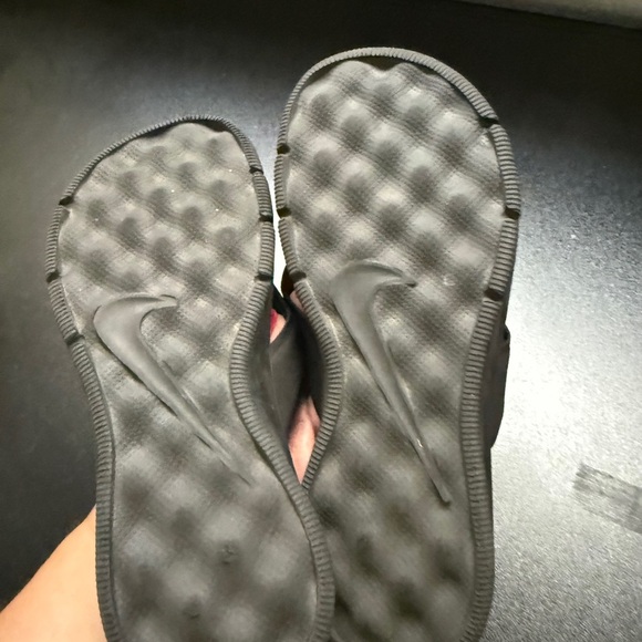 Nike Black Flip Flop Sandals with Cushioned Footbed Women’s Sz 7 - Picture 4 of 9